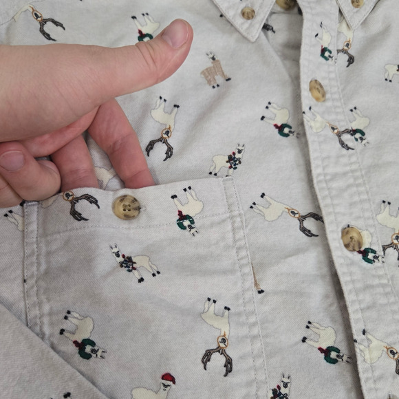 Duluth Light Gray Llama Alpaca Print Christmas Casual Button Down Size Medium - Picture 3 of 10
